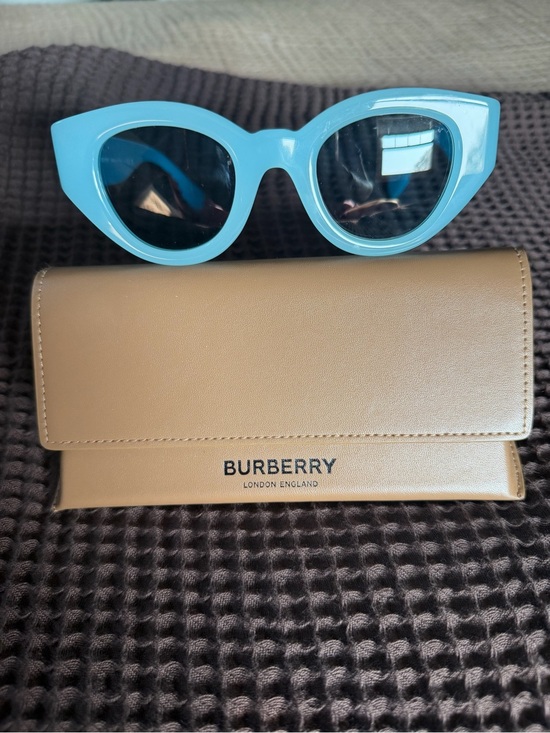 Burberry Meadow Blue Cat Eye Sunglasses, Retro Style, Luxury main image 10
